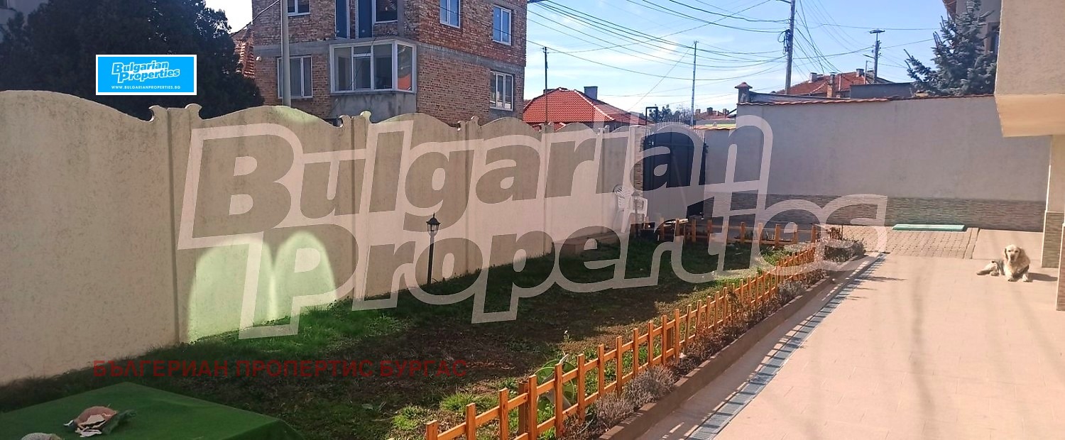 Продава КЪЩА, гр. Бургас, област Бургас, снимка 2 - Къщи - 53707404