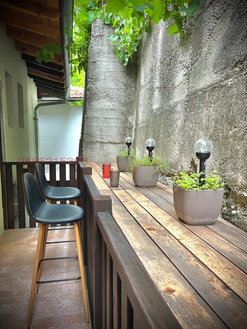 Продава ЕТАЖ ОТ КЪЩА, гр. Велико Търново, Стара част, снимка 13 - Етаж от къща - 52997813