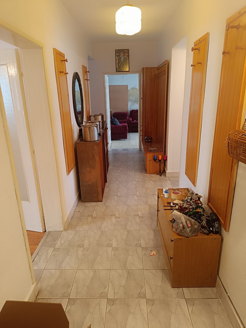 Продава  4-стаен град Добрич , Център , 118 кв.м | 14445365