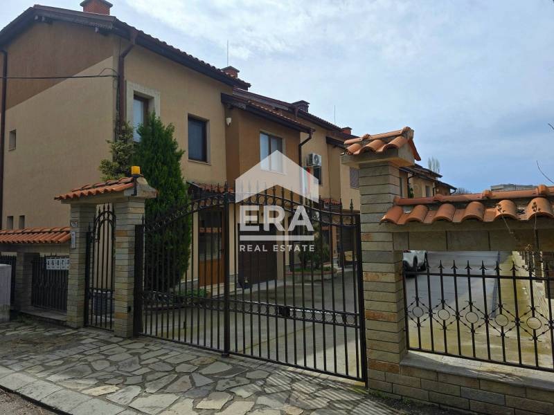 Продава  Къща град Хасково , Дружба 1 , 262 кв.м | 79556734