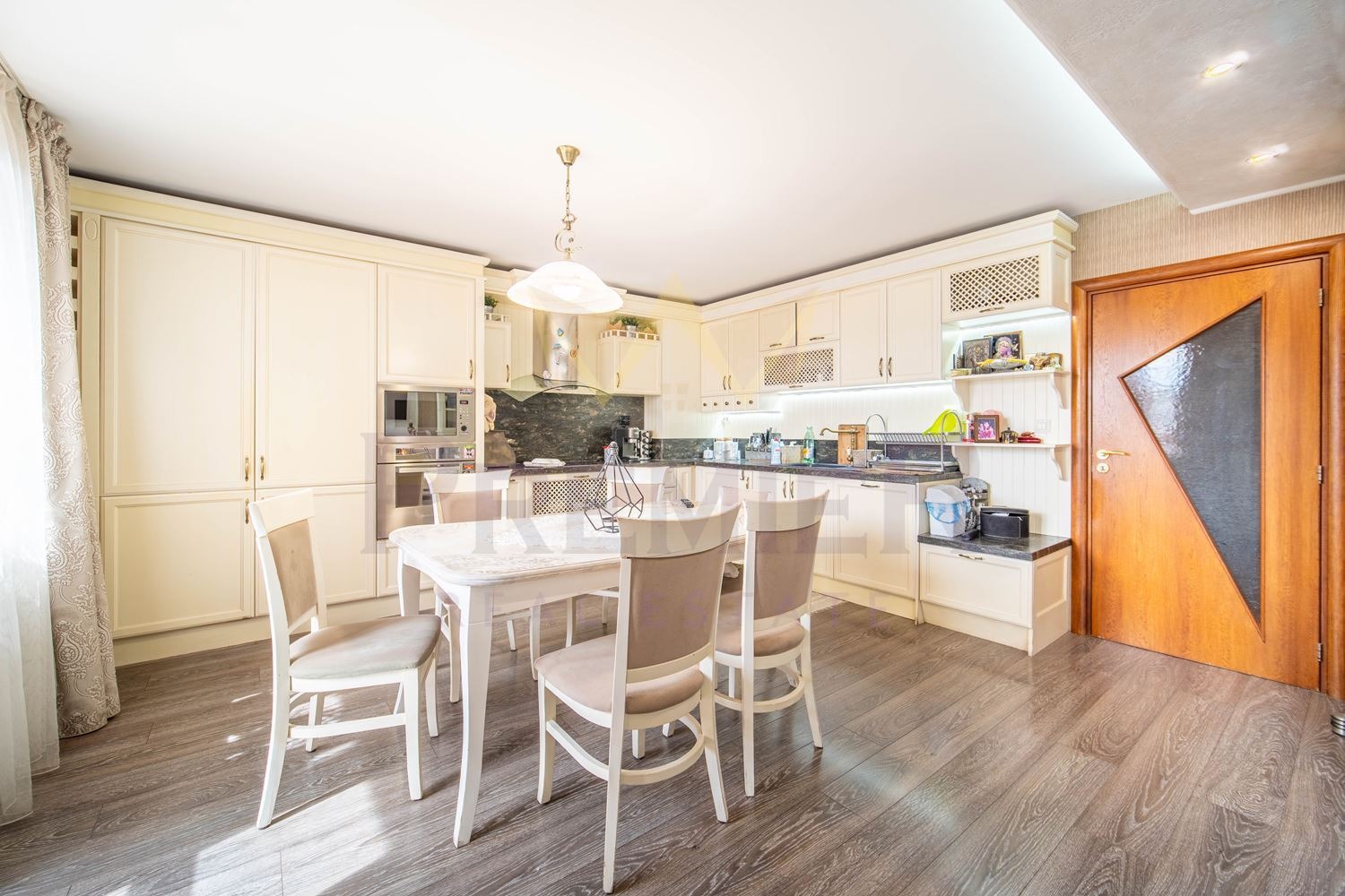 Продава 4-СТАЕН, гр. Варна, Зимно кино Тракия, снимка 2 - Апартаменти - 56252775