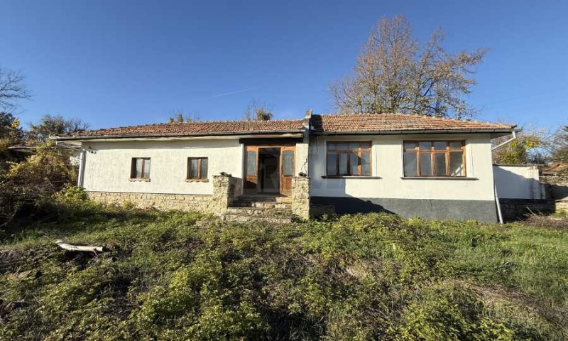 Продава КЪЩА, с. Добромирка, област Габрово, снимка 2 - Къщи - 52440500