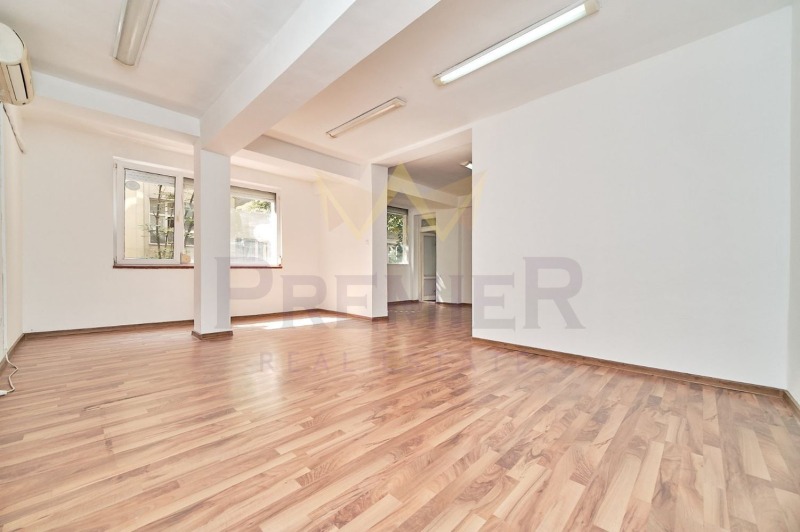 Продава 4-СТАЕН, град Варна, Лятно кино Тракия • 239000 € / 467443.37 лв. • 25931199 1