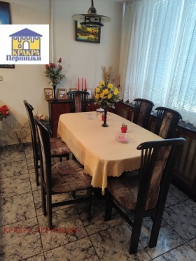 1 yatak odası Iztok, Pernik