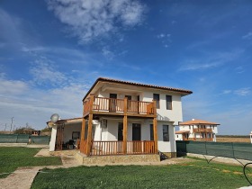 Продажба на имоти в с. Царичино, област Добрич - изображение 2 