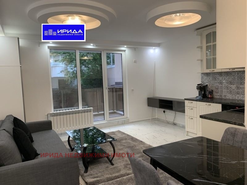 Продава  2-стаен град София , Център , 72 кв.м | 75826391