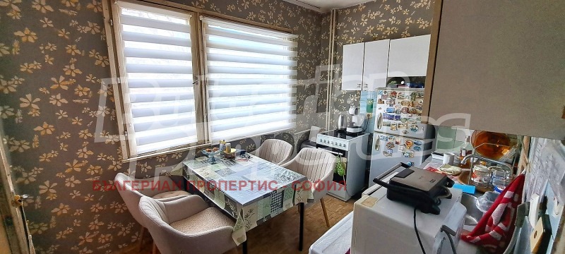 Продава 2-СТАЕН, гр. София, Левски В