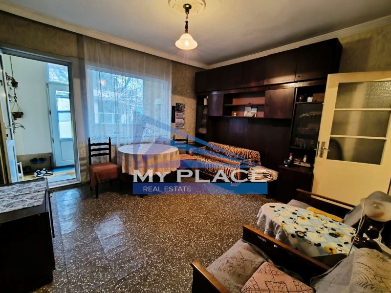 Продава ЕТАЖ ОТ КЪЩА, гр. Шумен, Център, снимка 3 - Етаж от къща - 53467152