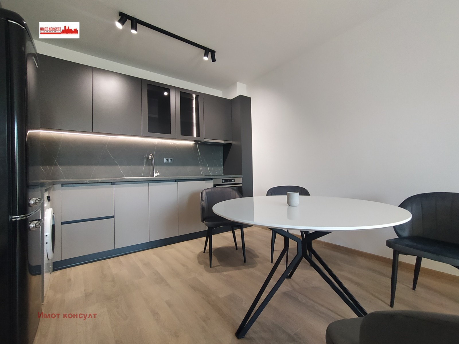 Продава 2-СТАЕН, гр. Пловдив, Център, снимка 2 - Апартаменти - 40401509