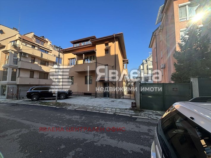 Продава КЪЩА, гр. София, Редута