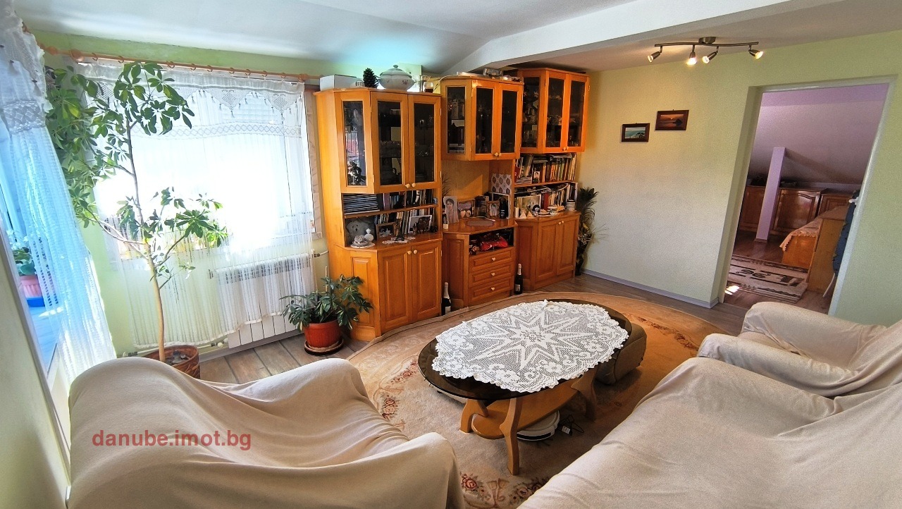 Продава ЕТАЖ ОТ КЪЩА, гр. Русе, Център, снимка 2 - Етаж от къща - 54254697