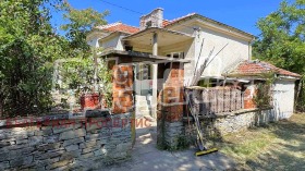 House Sredno gradishte, region Stara Zagora 