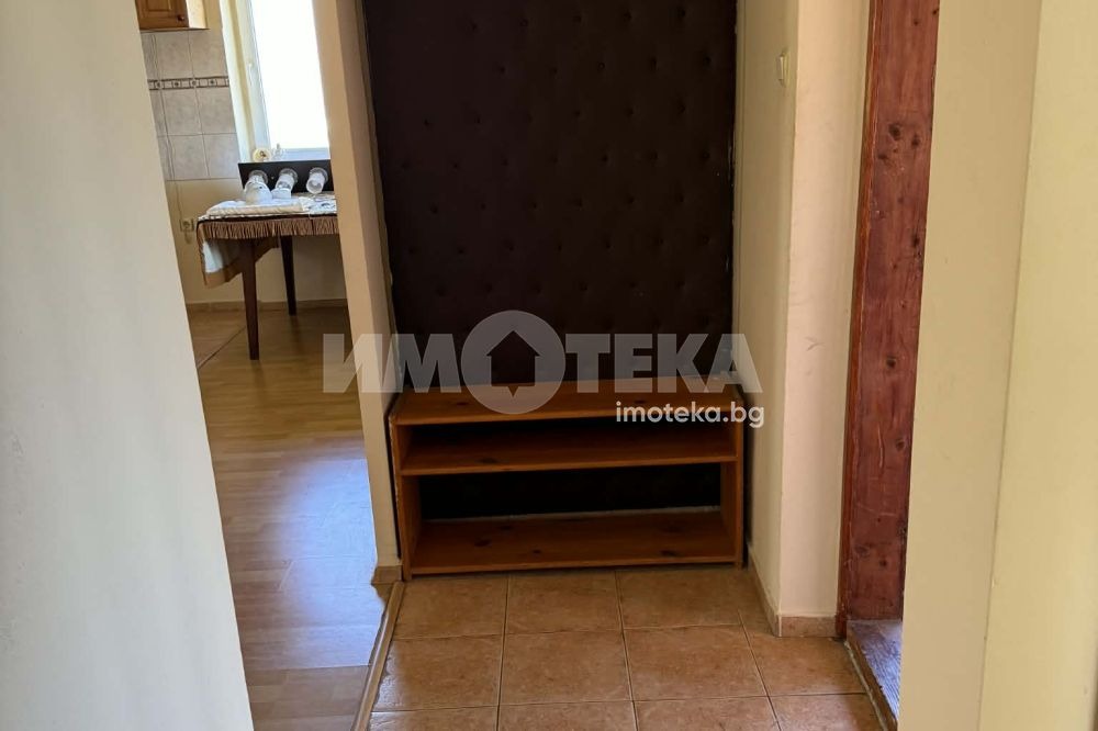 Продава КЪЩА, с. Божурец, област Добрич, снимка 8 - Къщи - 55171000