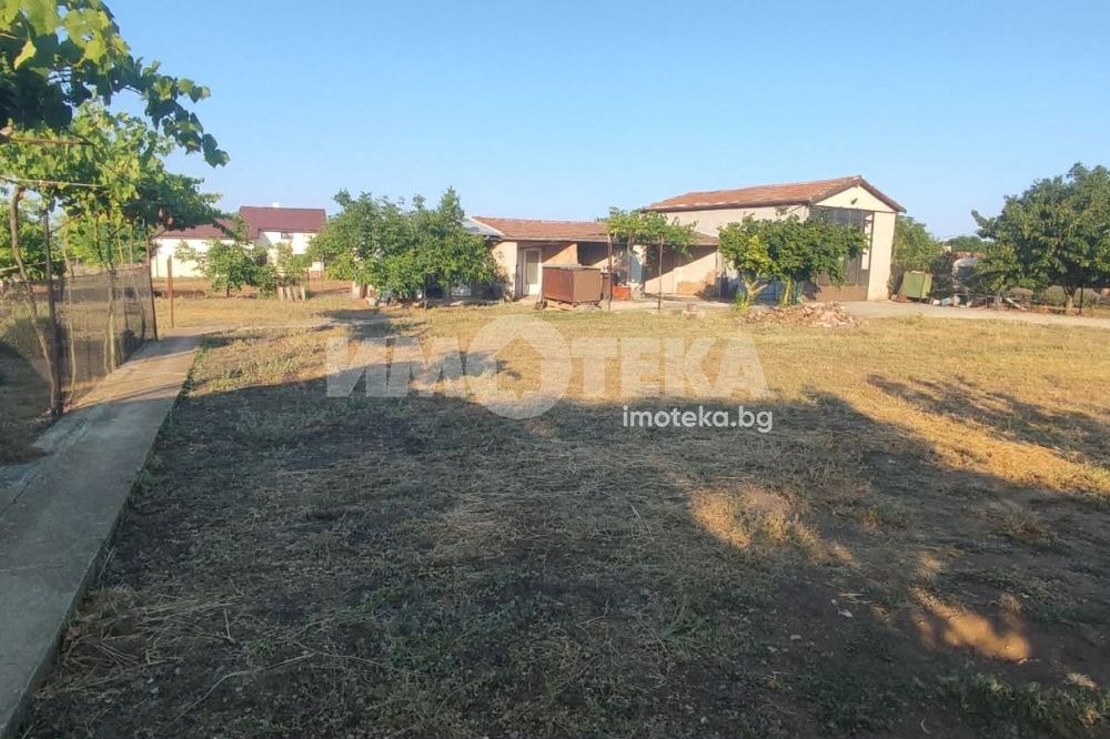 Продава КЪЩА, с. Божурец, област Добрич, снимка 14 - Къщи - 55171000