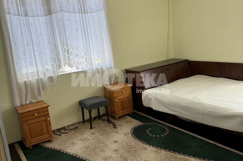 Продава КЪЩА, с. Божурец, област Добрич, снимка 6 - Къщи - 55171000