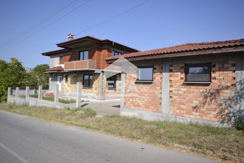 Продава КЪЩА, с. Татарево, област Хасково, снимка 2 - Къщи - 53703718