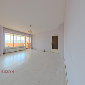 1 chambre Iztok, Pernik