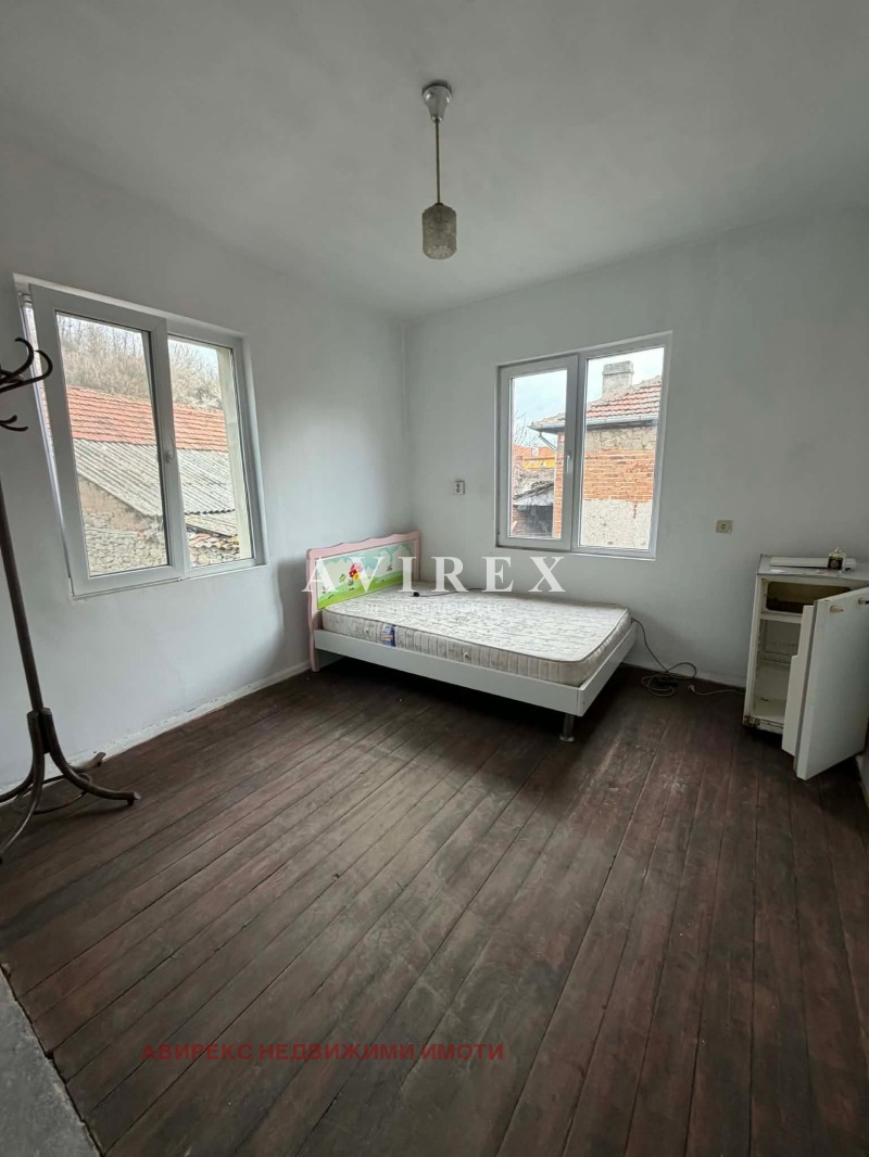 Продава КЪЩА в област Пловдив, с. Искра - 150 кв.м / 43 000 € » 84 100.69 лв., АВИРЕКС НЕДВИЖИМИ ИМОТИ