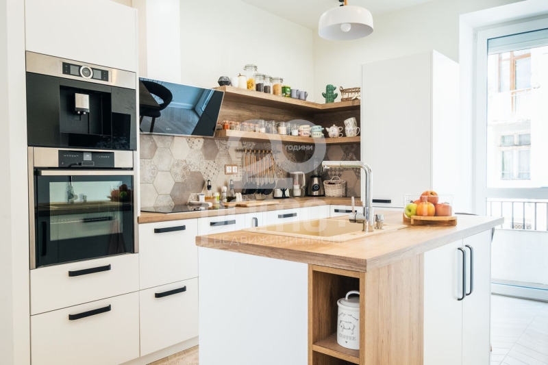 Eladó  2 hálószobás Sofia , Centar , 140 négyzetméter | 35544878