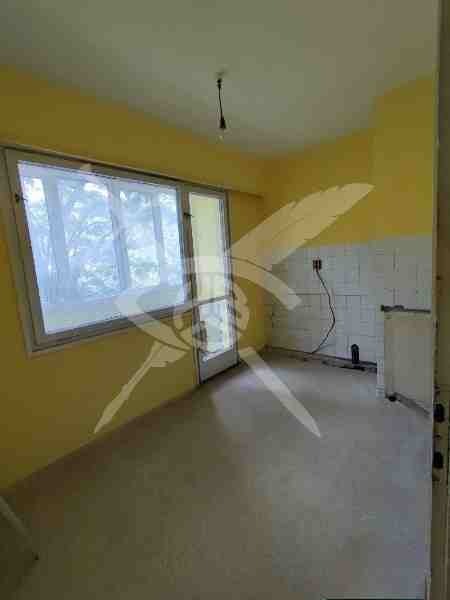 Продава МНОГОСТАЕН, гр. Бургас, Славейков, снимка 2 - Апартаменти - 54299735