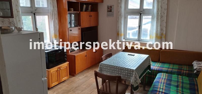 Продава ЕТАЖ ОТ КЪЩА, гр. Пловдив, Център, снимка 2 - Етаж от къща - 49446493