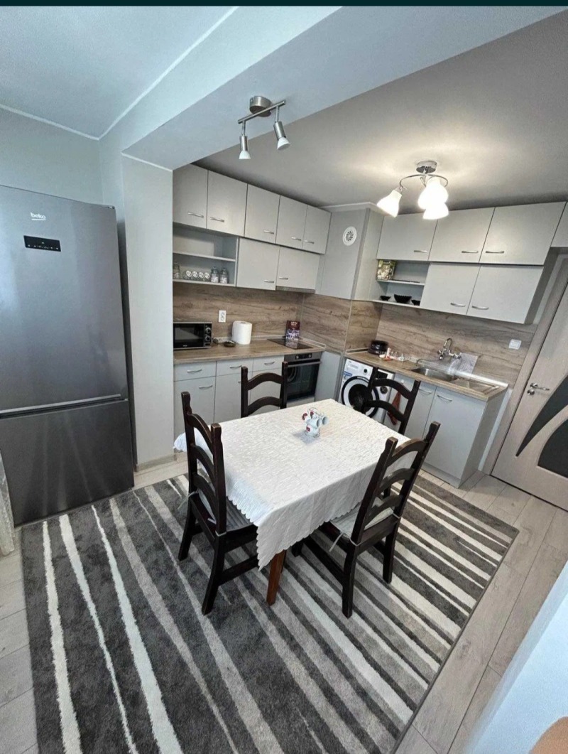 Продава 3-СТАЕН, гр. Плевен, Широк център