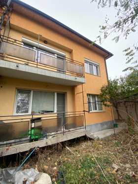 Продажба на имоти в Левски, град София — страница 6 - изображение 2 
