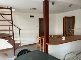 Dom Izworiszcze, Burgas 4