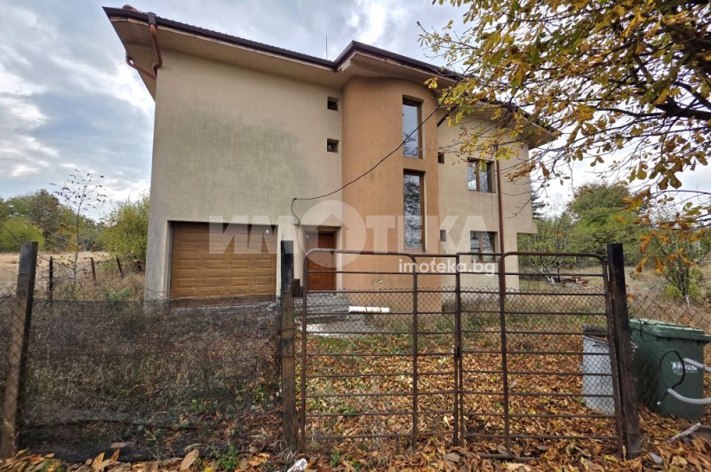 Продава КЪЩА, гр. София, с. Волуяк, снимка 2 - Къщи - 52319240