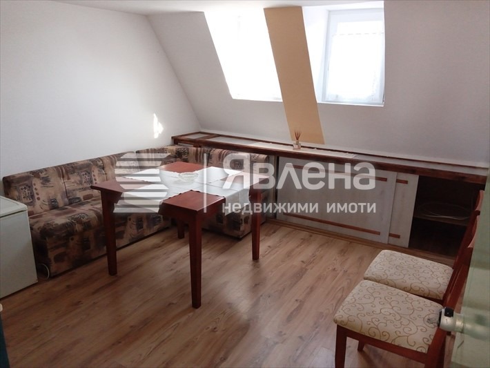 Продава ЕТАЖ ОТ КЪЩА, гр. Поморие, област Бургас, снимка 4 - Етаж от къща - 51609944