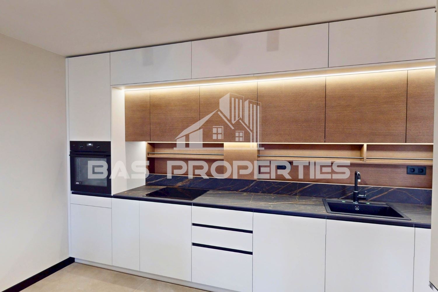 Продава МНОГОСТАЕН, гр. София, Център, снимка 6 - Апартаменти - 54216697