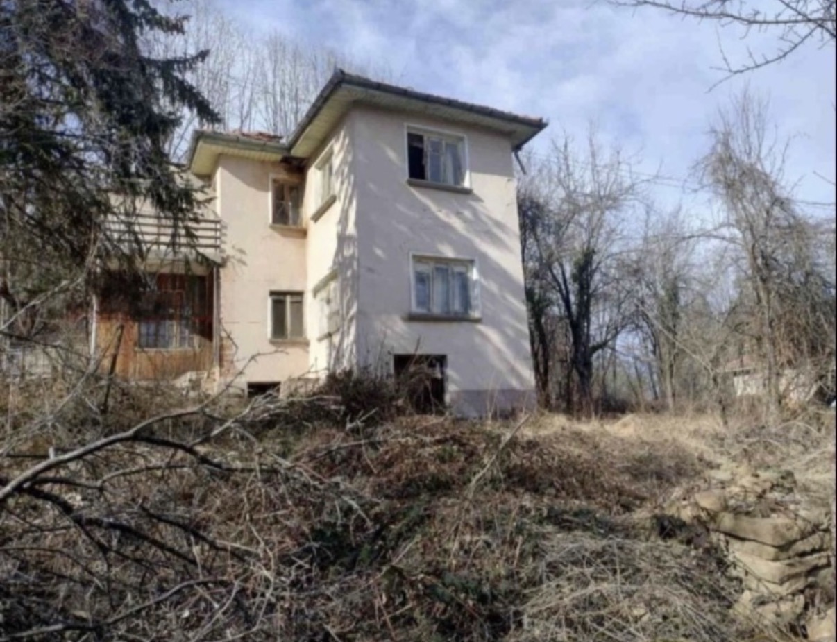 Продава КЪЩА, с. Орешак, област Ловеч