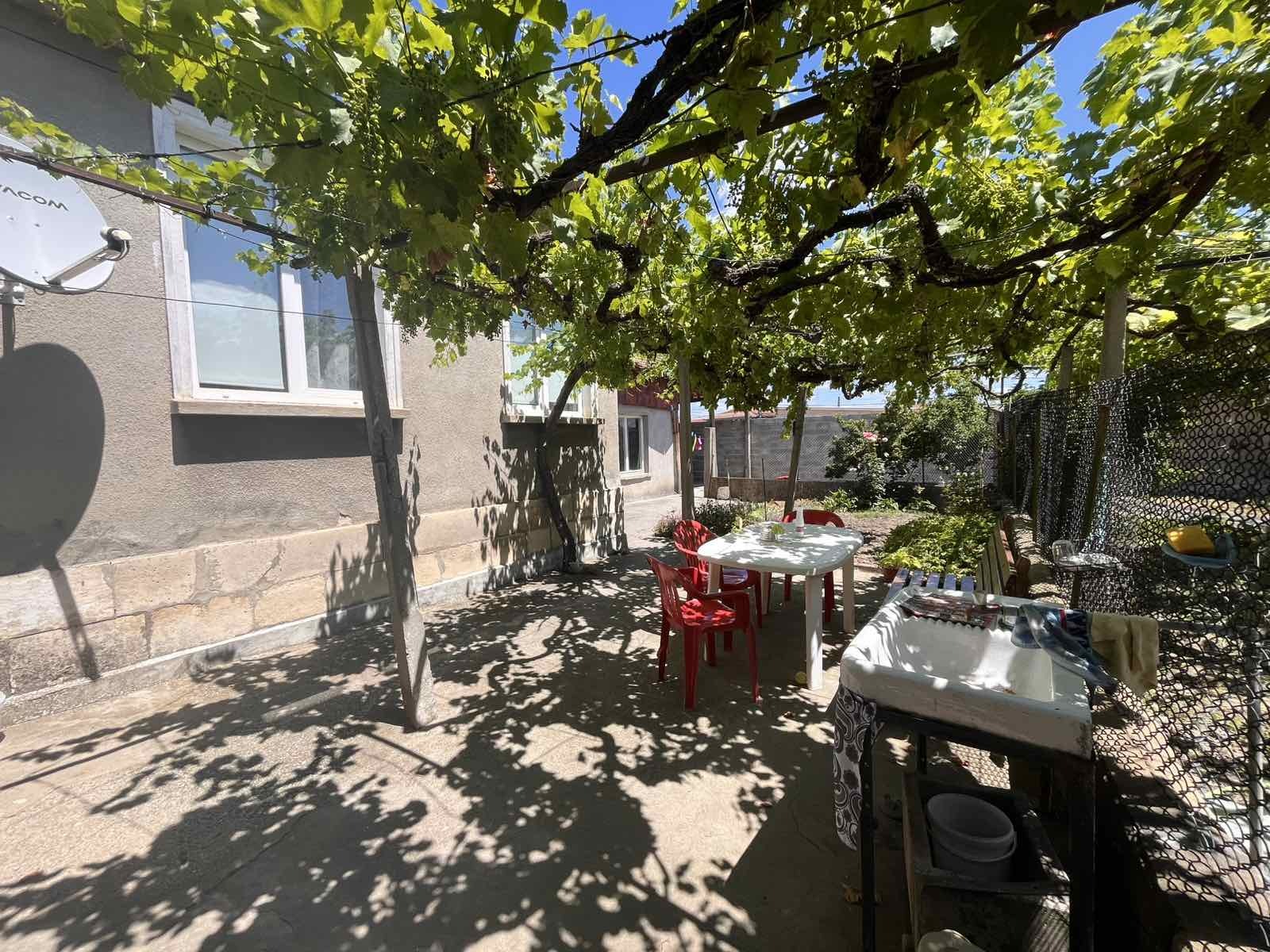 Продава КЪЩА, гр. Шумен, Дивдядово, снимка 2 - Къщи - 54711944