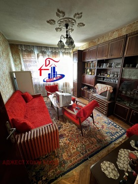 Продажба на етажи от къща в град Шумен - изображение 7 