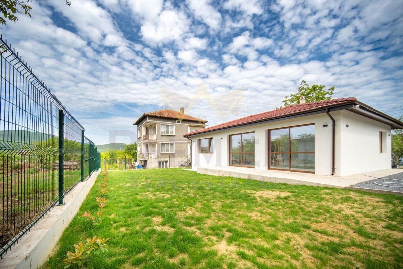 En venta  Casa región Dóbrich , Obrochishte , 110 metros cuadrados | 43295915