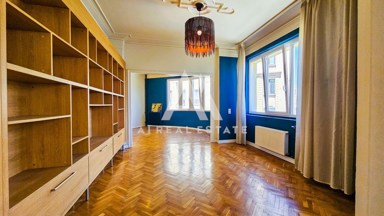 Продава МНОГОСТАЕН, гр. София, Център