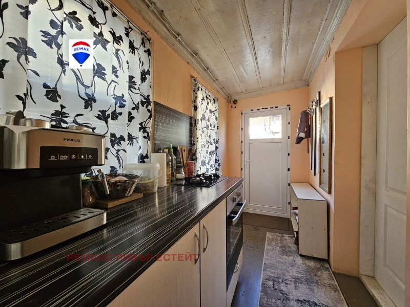 Продава КЪЩА, гр. Русе, Новата махала, снимка 4 - Къщи - 53368326