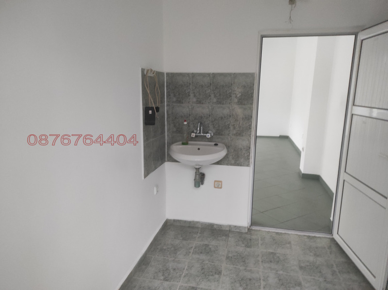 Продава МАГАЗИН, гр. Ловеч, Дикисана, снимка 2 - Магазини - 52787781