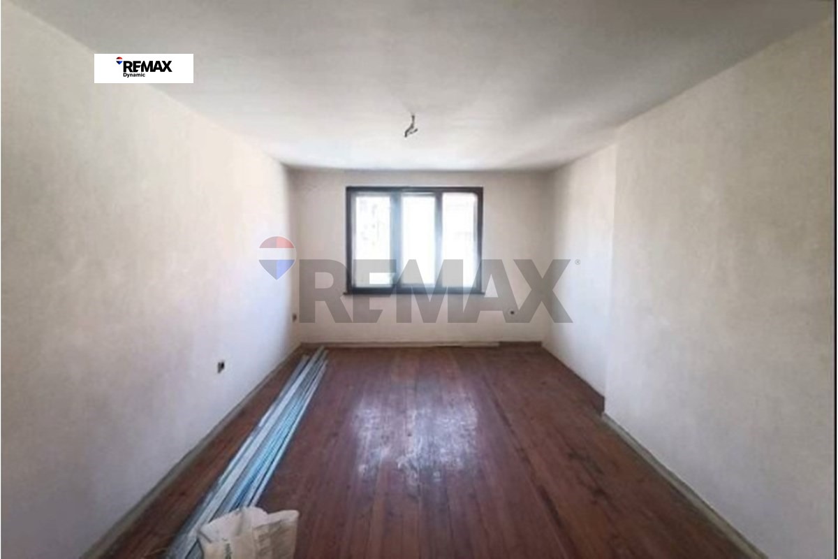 Продава МНОГОСТАЕН, гр. Бургас, Център, снимка 3 - Апартаменти - 55790325