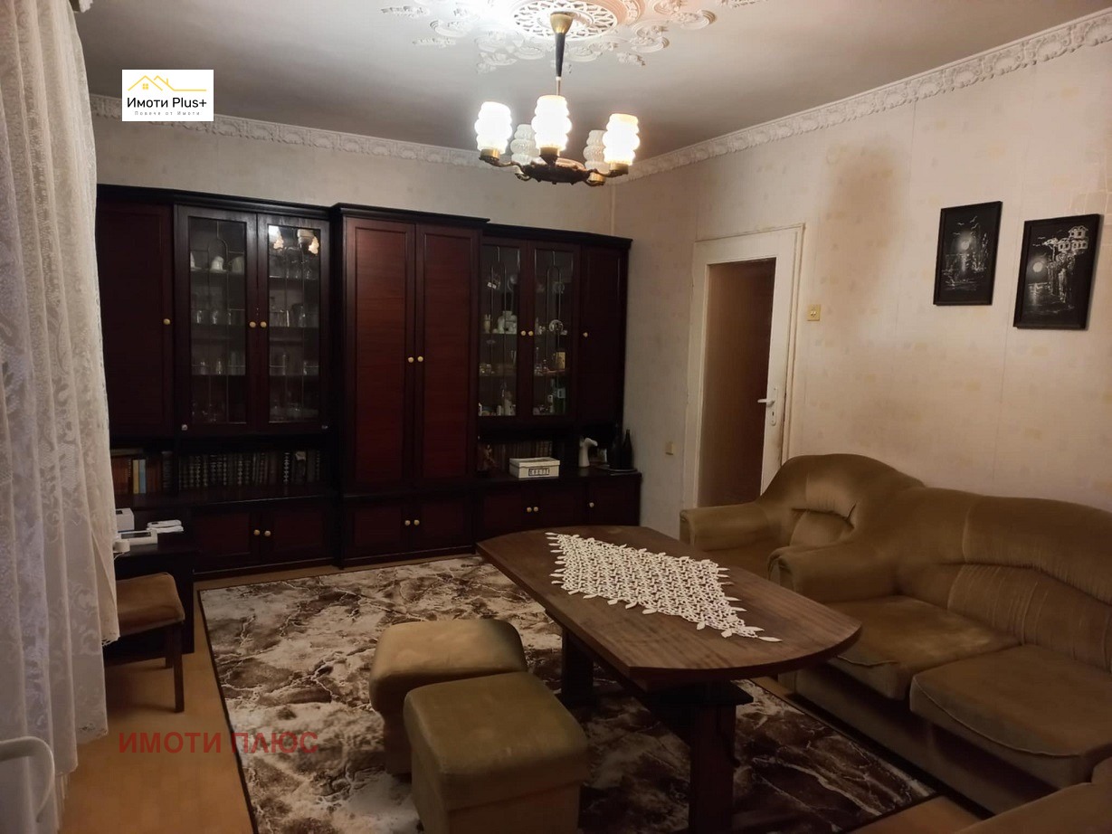 Продава МНОГОСТАЕН, гр. Шумен, Център, снимка 2 - Апартаменти - 55410596