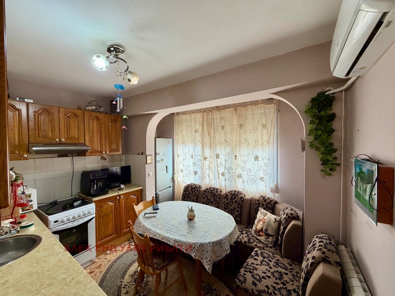 Продава 3-СТАЕН в област Враца, гр. Роман - 85 кв.м / 60 000 € » 117 349.80 лв., БЛЕК ЕНД УАЙТ РИЪЛТИ