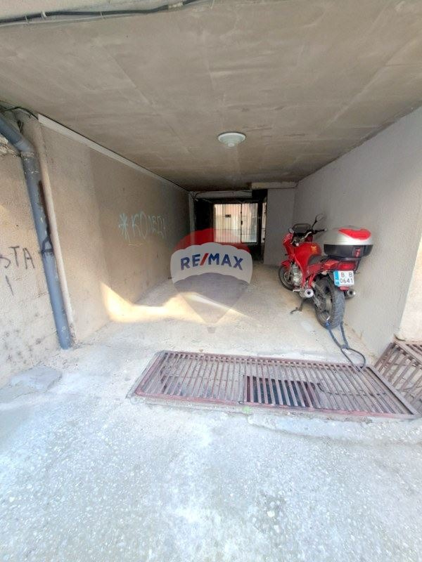 Продава ГАРАЖ, ПАРКОМЯСТО, гр. Варна, ВИНС-Червен площад, снимка 5 - Гаражи и паркоместа - 55400562