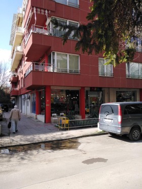 Продажба на магазини в град София - изображение 8 