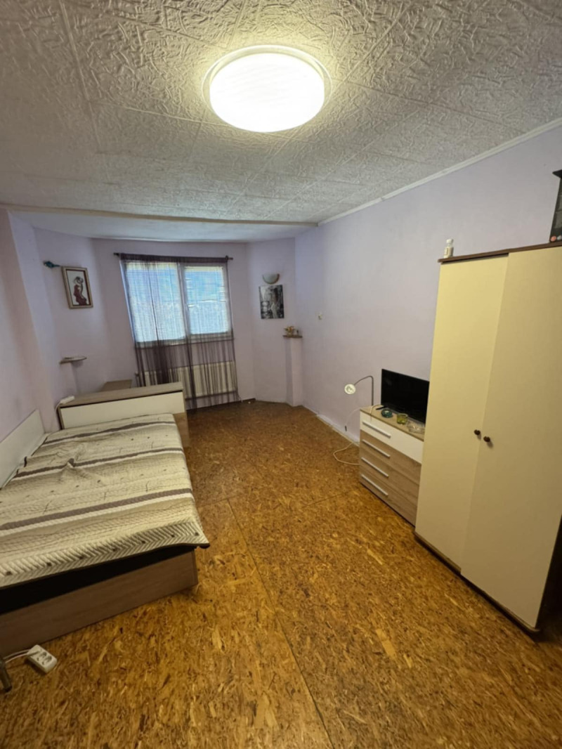 Продава  3-стаен град Плевен , 9-ти квартал , 76 кв.м | 10954315 - изображение [9]