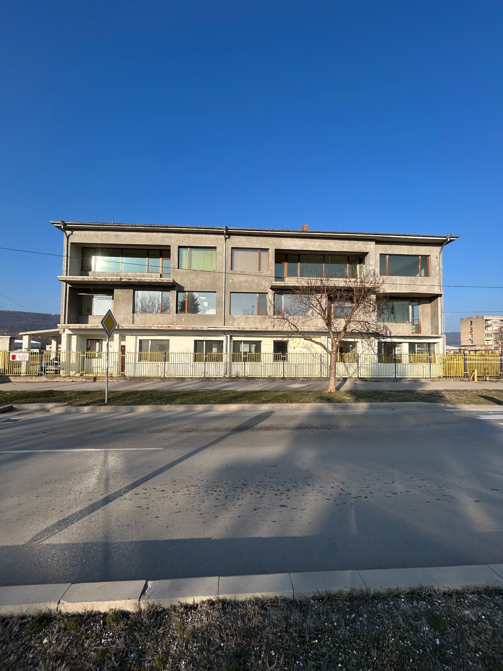 Продава САМОСТОЯТЕЛНА СГРАДА | Imot.bg — изображение 1