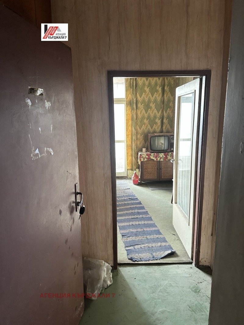 Продава  2-стаен град Кърджали , Веселчане , 63 кв.м | 72151804 - изображение [2]
