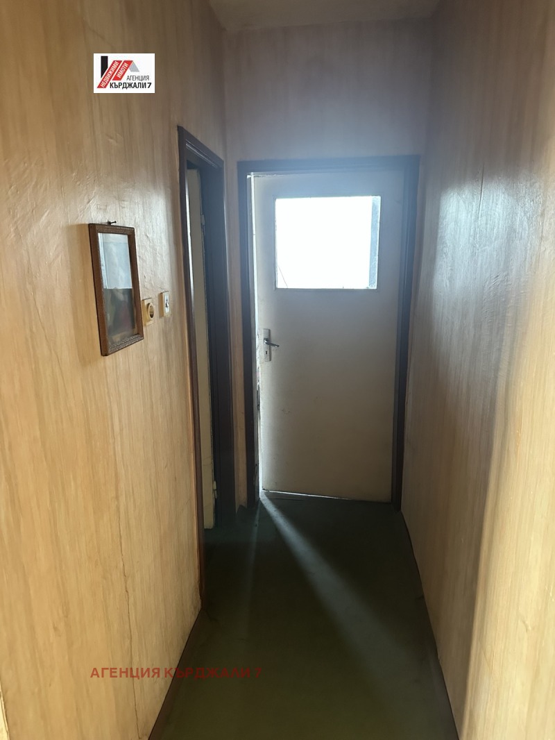 Продава  2-стаен град Кърджали , Веселчане , 63 кв.м | 72151804 - изображение [3]