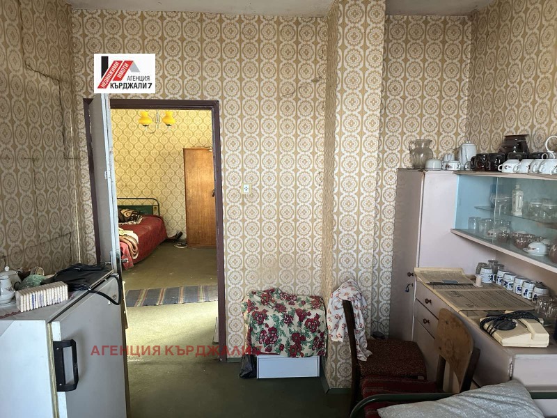 Продава  2-стаен град Кърджали , Веселчане , 63 кв.м | 72151804 - изображение [7]