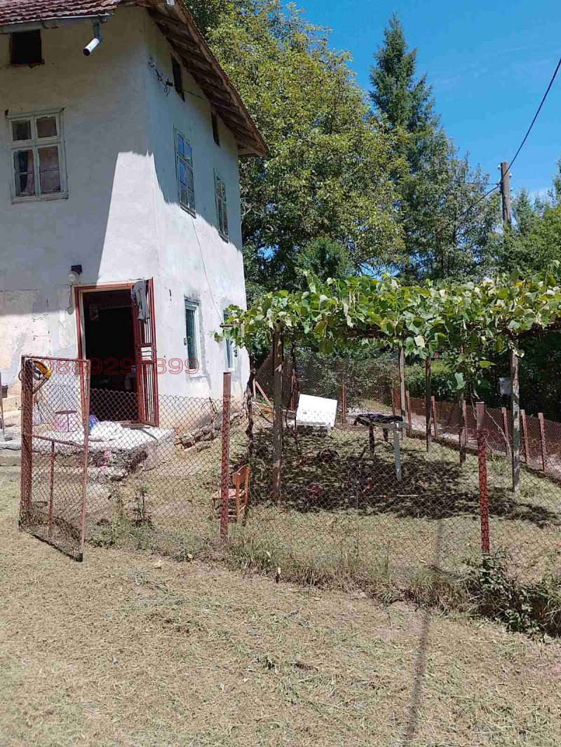 Продава КЪЩА, с. Голяма Желязна, област Ловеч, снимка 2 - Къщи - 52783585