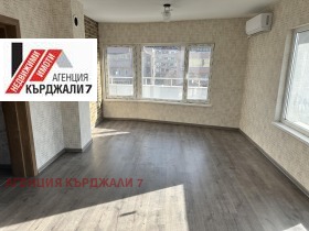 3-стаен град Кърджали, Център 3